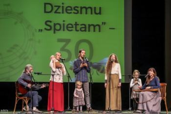 "Dziesmu spietam - 30"