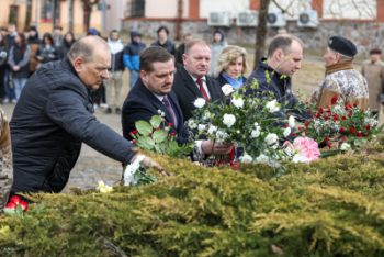 Piemiņas brīdis pie Šķeltā akmens