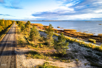 Lielāks foto